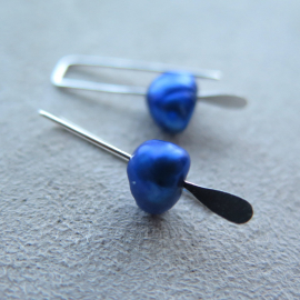 royal blue pearl drop earrings. blue freshwater pearl jewelry. simple pearl jewellery. 7mm pearls. made in Canada