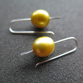 sunflower yellow pearl earrings. freshwater pearl drop earrings. modern pearl jewellery. splurge.